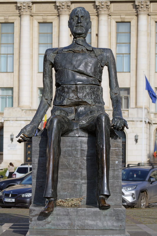 Iuliu Maniu monument